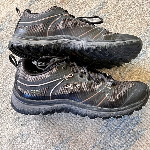 KEEN WOMEN'S TERRADORA WATERPROOF HIKING SHOE - RAVEN/GARGOYLE SIZE 7 - Picture 4 of 11